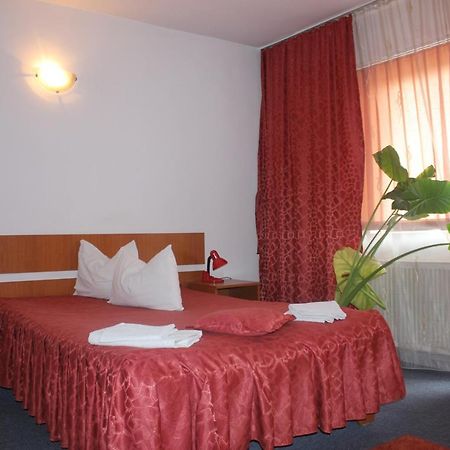 Riviera Valceana Bed & Breakfast Ramnicu Valcea Ngoại thất bức ảnh
