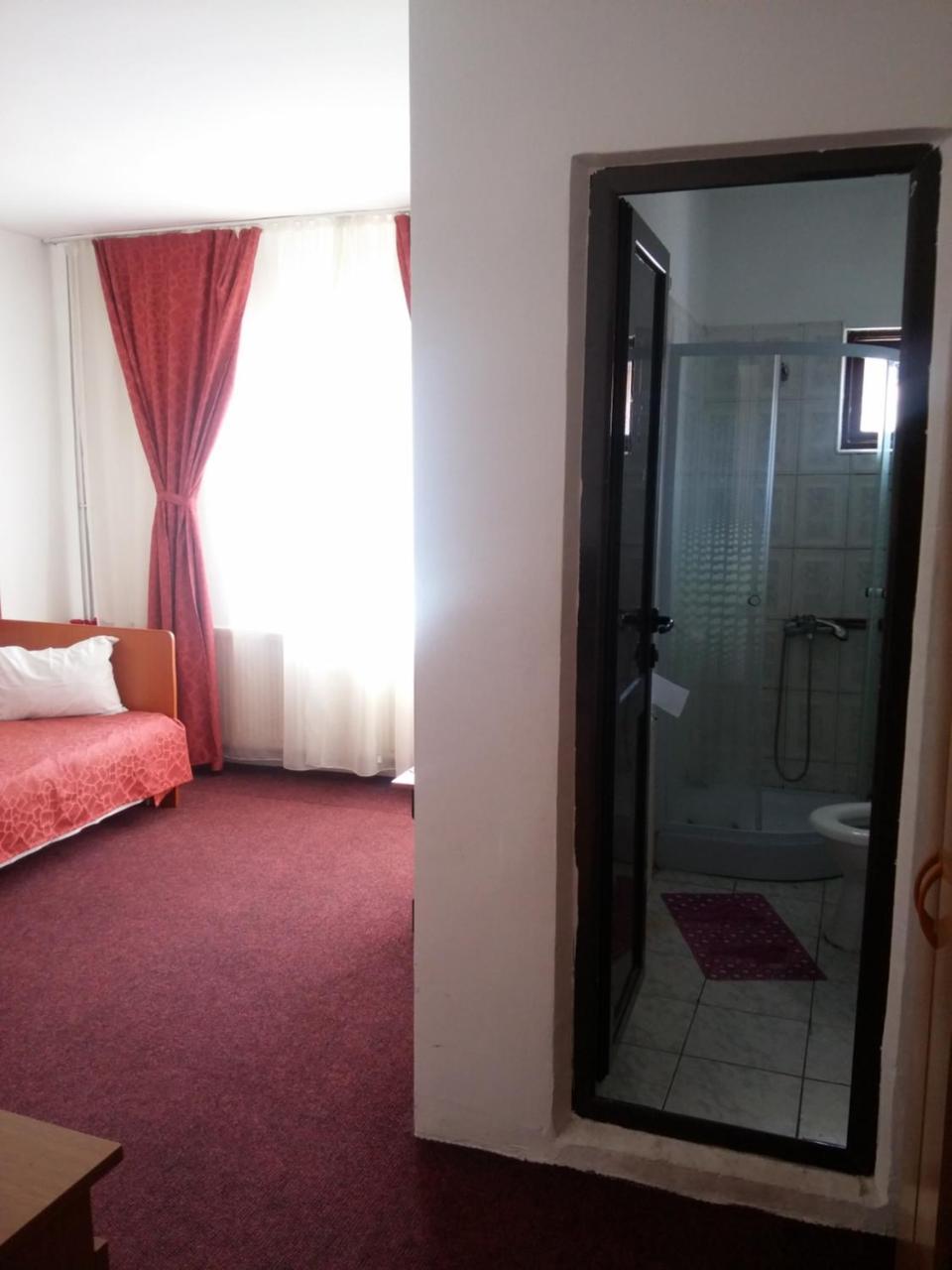 Riviera Valceana Bed & Breakfast Ramnicu Valcea Ngoại thất bức ảnh