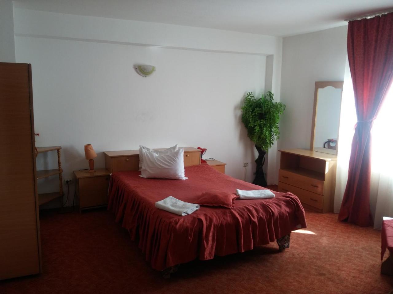 Riviera Valceana Bed & Breakfast Ramnicu Valcea Ngoại thất bức ảnh