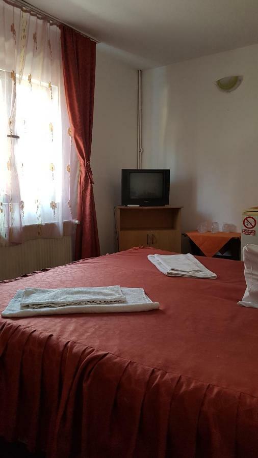 Riviera Valceana Bed & Breakfast Ramnicu Valcea Ngoại thất bức ảnh