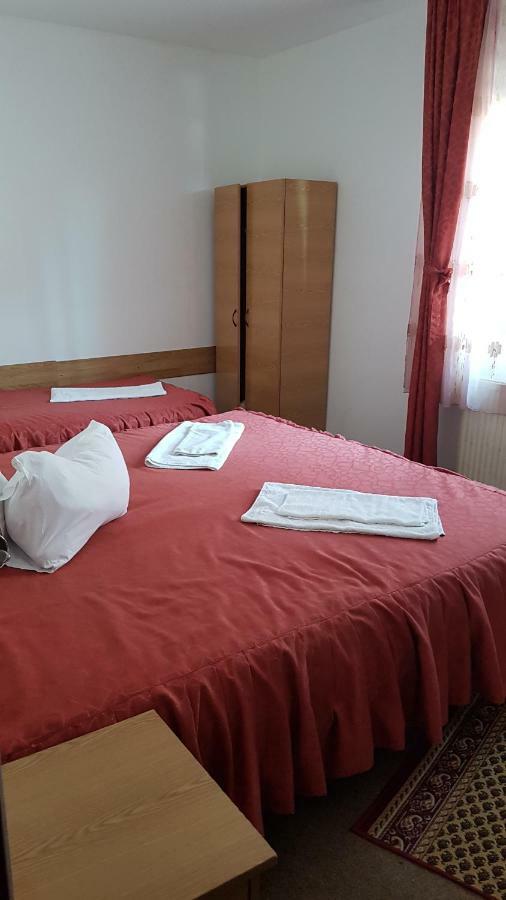Riviera Valceana Bed & Breakfast Ramnicu Valcea Ngoại thất bức ảnh