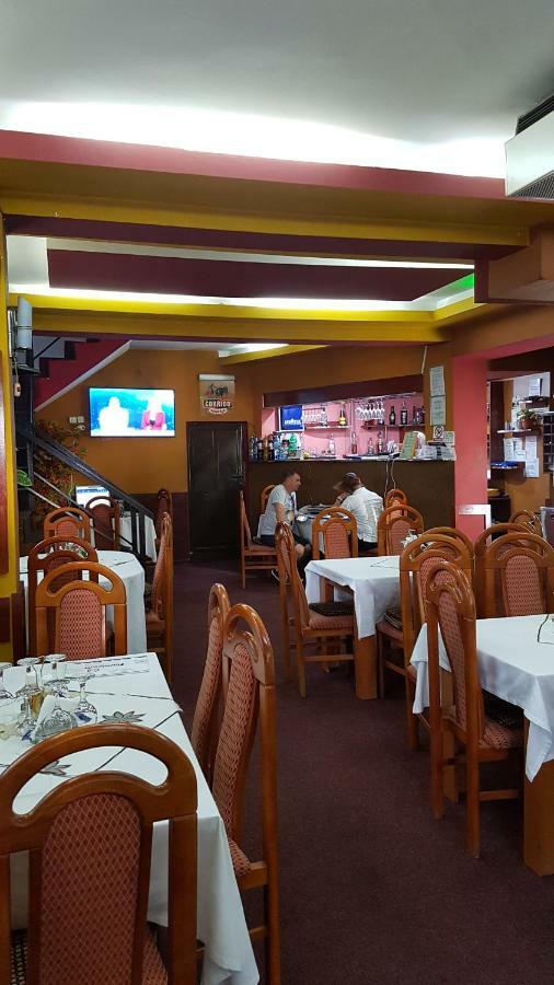 Riviera Valceana Bed & Breakfast Ramnicu Valcea Ngoại thất bức ảnh