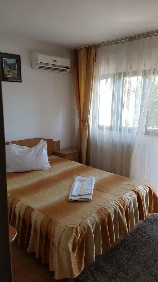 Riviera Valceana Bed & Breakfast Ramnicu Valcea Ngoại thất bức ảnh